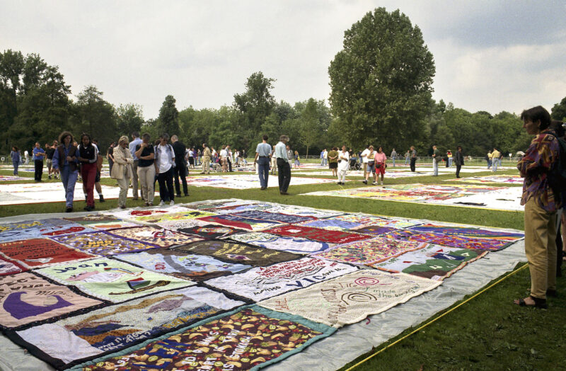 Gay games 1988 Bert Gerlagh Tentoonstelling van quilts ter nagedachtenis van Aids slachtoffers in het Vondelpark